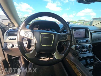 2017 GMC Yukon Denali 5SA – miniatura 7