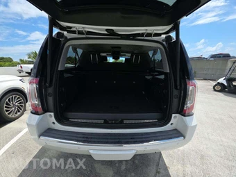 2017 GMC Yukon Denali XL 5SA - miniatura 15