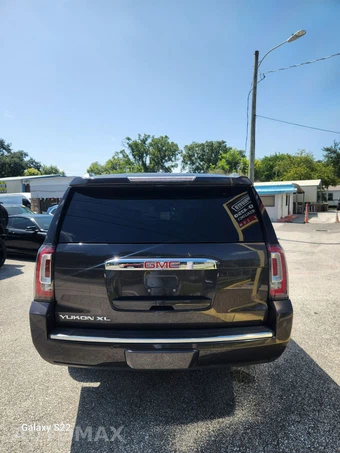2017 GMC Yukon Denali XL 5SA - miniatura 6