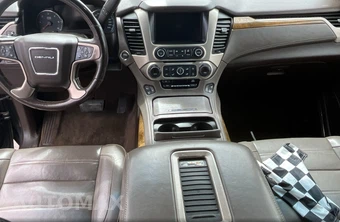 2017 GMC Yukon Denali XL 5SA - miniatura 12