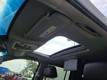 2017 GMC Yukon Denali XL 5SA - miniatura 11