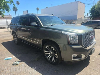 2017 GMC Yukon Denali XL 5SA - miniatura 4
