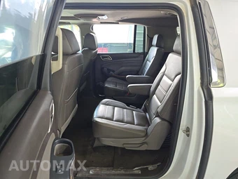 2017 GMC Yukon Denali XL 5SA – miniatura 13