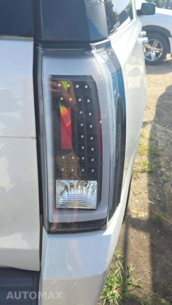 2017 GMC Yukon Denali XL 5SA – miniatura 32