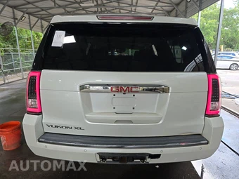2017 GMC Yukon Denali XL 5SA – miniatura 5