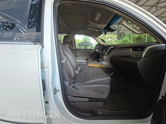 2017 GMC Yukon Denali XL 5SA – miniatura 8