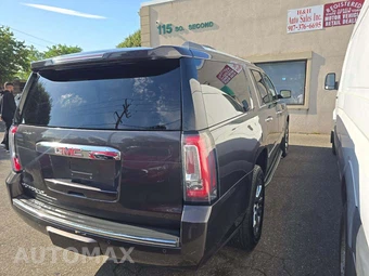 2017 GMC Yukon Denali XL 5SA - miniatura 3