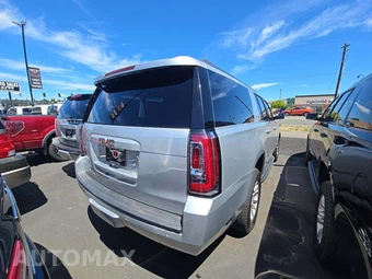 2017 GMC Yukon XL SLT 4SA - miniatura 3
