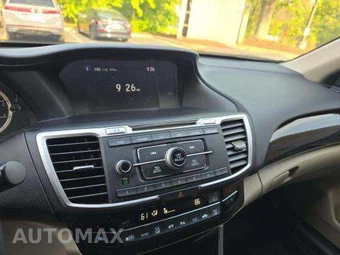 2017 Honda Accord Sedan LX - miniatura 10