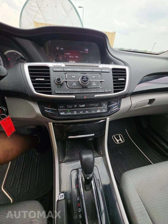 2017 Honda Accord Sedan LX - miniatura 10
