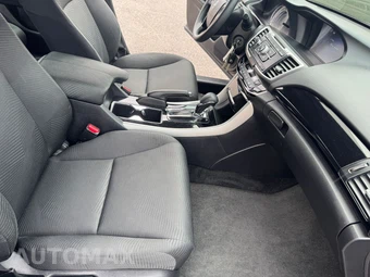 2017 Honda Accord Sedan LX - miniatura 10