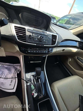 2017 Honda Accord Sedan LX - miniatura 10