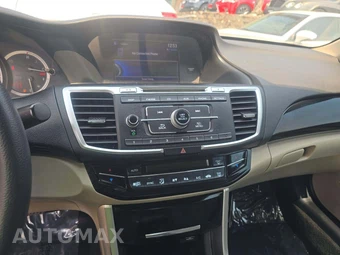 2017 Honda Accord Sedan LX - miniatura 10