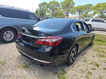 2017 Honda Accord Sedan LX - miniatura 3