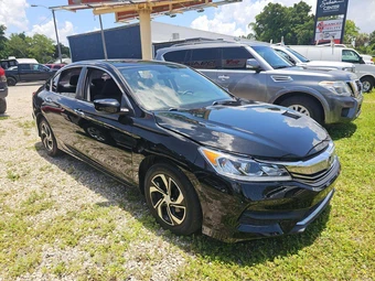 2017 Honda Accord Sedan LX - miniatura 4