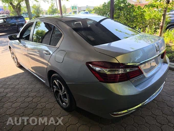 2017 Honda Accord Sedan LX - miniatura 2
