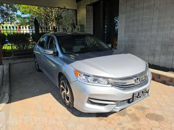 2017 Honda Accord Sedan LX - miniatura 4