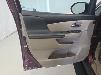 2017 Honda Odyssey LX 118.1" WB – miniatura 9