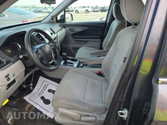 2017 Honda Pilot LX - miniatura 9