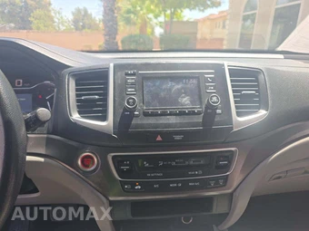 2017 Honda Pilot LX - miniatura 7