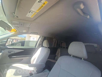 2017 Honda Pilot LX - miniatura 8
