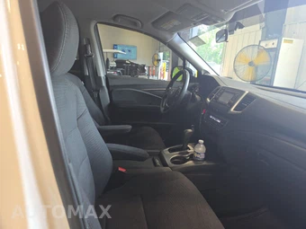 2017 Honda Pilot LX – miniatura 8