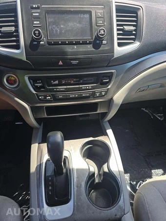 2017 Honda Pilot LX - miniatura 10