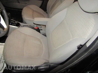 2017 Hyundai Accent SE Hatchback – miniatura 10