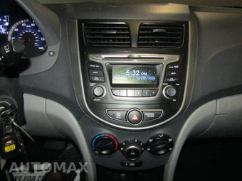 2017 Hyundai Accent SE Hatchback – miniatura 14