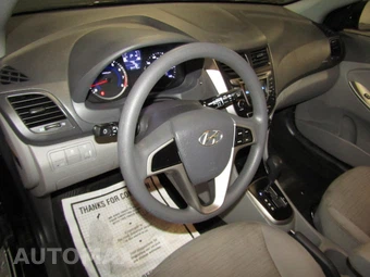 2017 Hyundai Accent SE Hatchback – miniatura 9