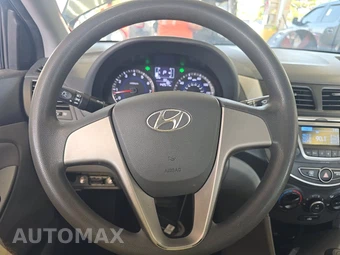 2017 Hyundai Accent SE Sedan - miniatura 10