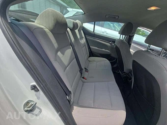 2017 Hyundai Elantra ECO Sedan – miniatura 16