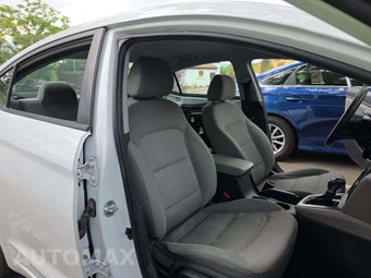 2017 Hyundai Elantra SE Sedan – miniatura 18