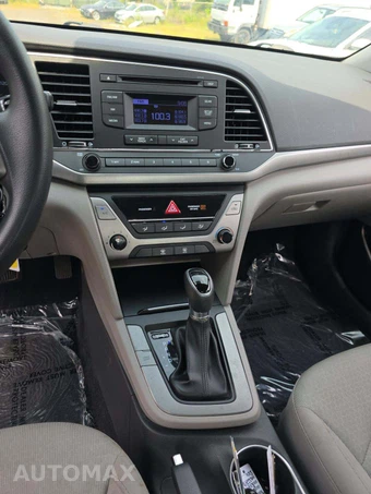 2017 Hyundai Elantra SE Sedan - miniatura 7