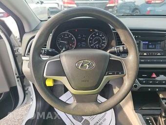 2017 Hyundai Elantra SE Sedan – miniatura 10