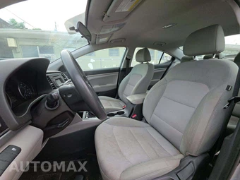 2017 Hyundai Elantra SE Sedan – miniatura 3