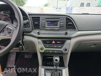 2017 Hyundai Elantra SE Sedan – miniatura 7