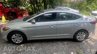 2017 Hyundai Elantra SE Sedan - miniatura 4
