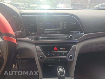 2017 Hyundai Elantra SE Sedan – miniatura 10