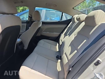 2017 Hyundai Elantra SE Sedan – miniatura 16