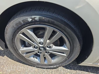 2017 Hyundai Elantra SE Sedan – miniatura 8