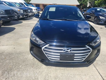 2017 Hyundai Elantra SE Sedan – miniatura 3
