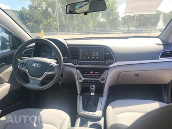 2017 Hyundai Elantra SE Sedan – miniatura 9