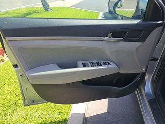 2017 Hyundai Elantra SE Sedan - miniatura 9
