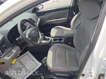 2017 Hyundai Elantra SE Sedan - miniatura 7