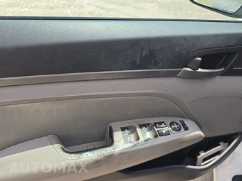 2017 Hyundai Elantra SE Sedan - miniatura 9