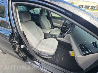 2017 Hyundai Elantra SE Sedan - miniatura 8