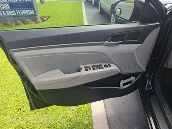 2017 Hyundai Elantra SE Sedan - miniatura 9