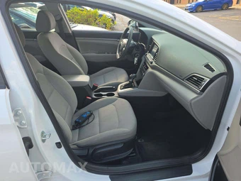 2017 Hyundai Elantra SE Sedan – miniatura 18