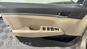 2017 Hyundai Elantra SE Sedan - miniatura 11
